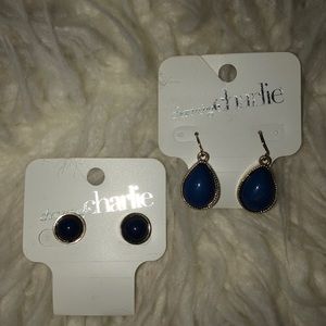 2 pairs of earrings